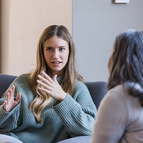 Psychotherapeutische Sitzung mit zwei Frauen